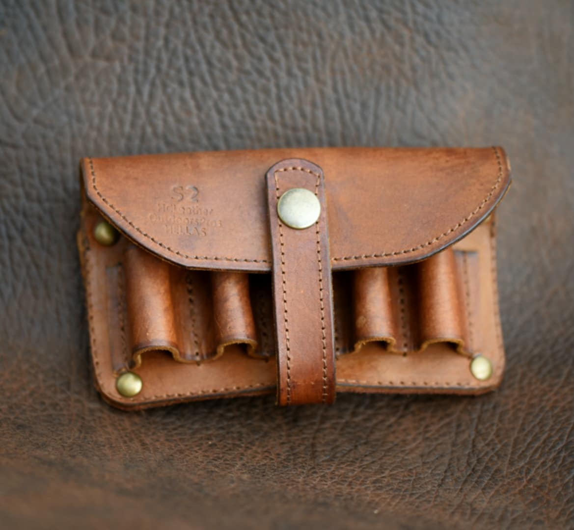 s2knife-chordata-handcrafted-leather-case-5-cases-closed-type-main Leather 5-slot Cartridge Holder ‘’Chordata’’ - Image 1