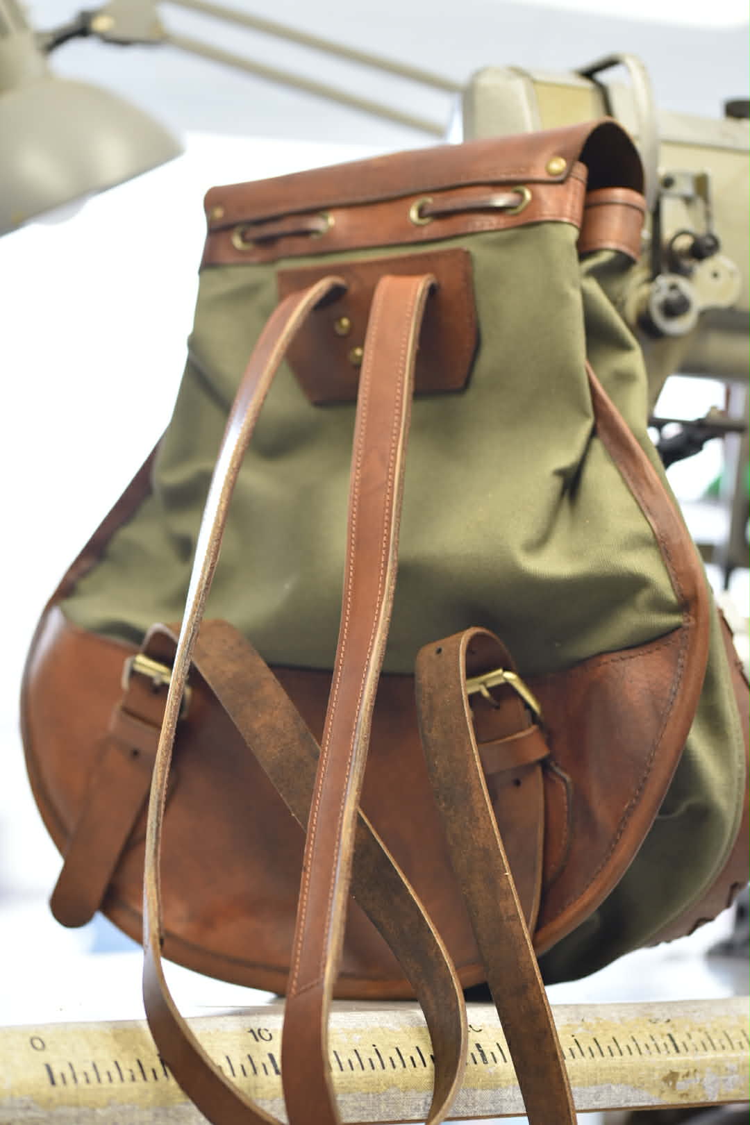 s2knife-torvas-handmade-traditional-backpack-greek-leather-back Παραδοσιακό Σακίδιο Κυνηγίου Torvas