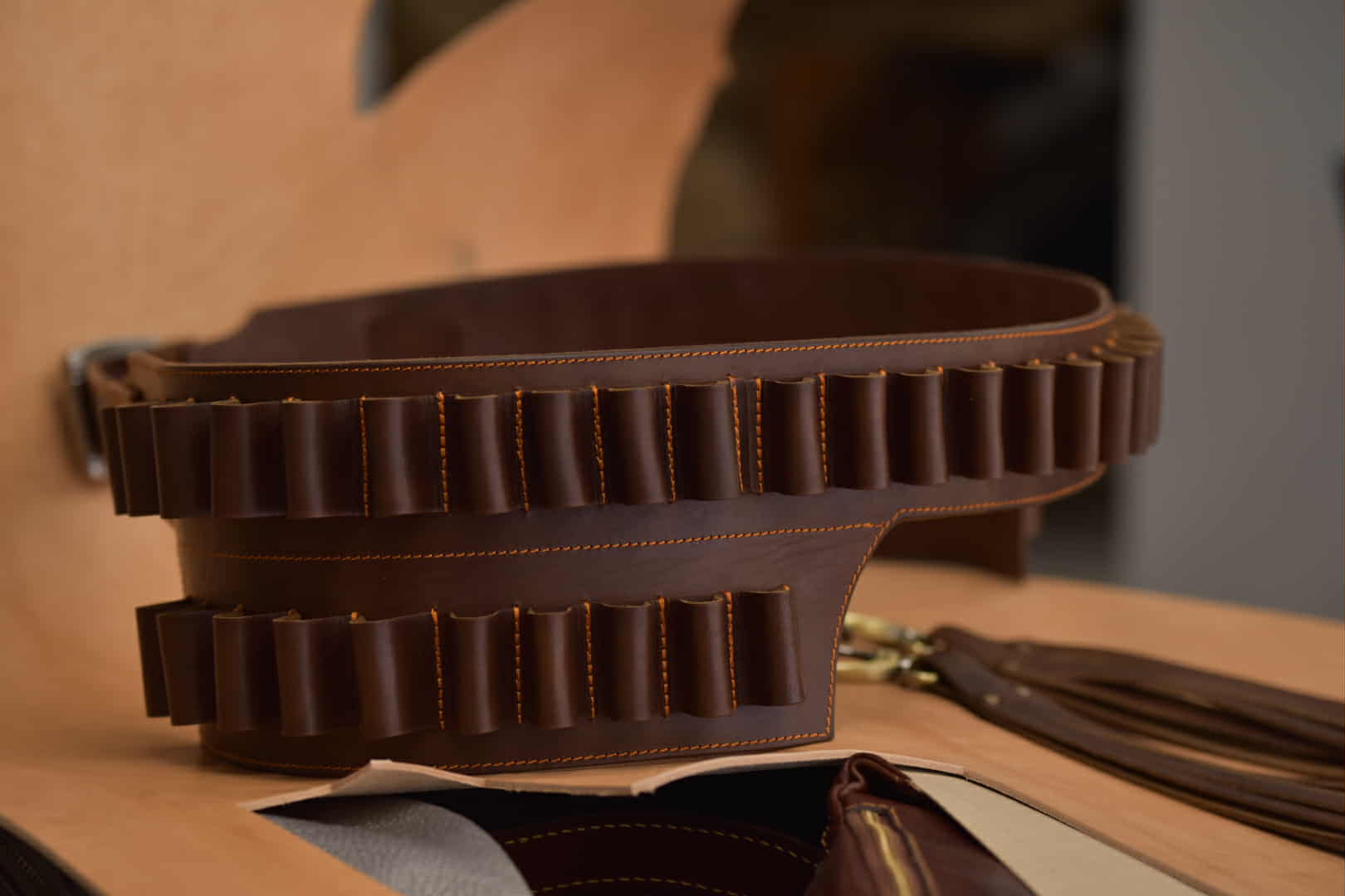 s2knife-tumores-double-handmade-handcrafted-leather-belt-hunting-accessory-multiple-cases-open-simple Διπλή Φυσιγγιοθήκη Tumores