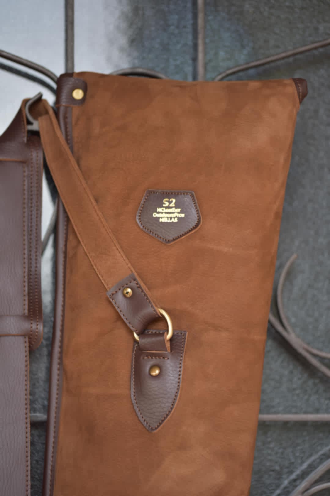 s2knife-handmade-leather-gun-case-with-no-zipper-handcrafted-premium-leather-hunting-back-special Δερμάτινη Θήκη Όπλου Χωρίς Φερμουάρ - Image 5